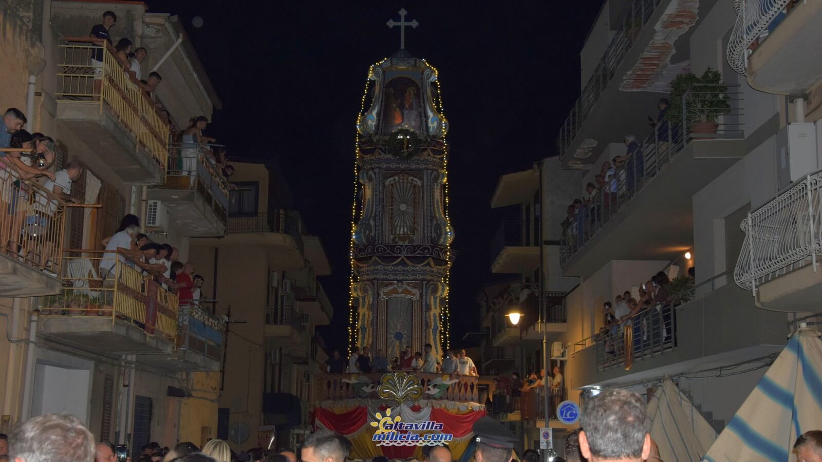 Illuminazione artistica assente per la festa patronale