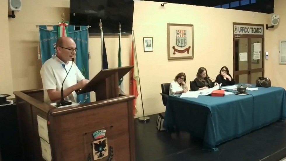 Leggi la notizia Il Consiglio comunale approva debiti fuori bilancio e investimenti scolastici