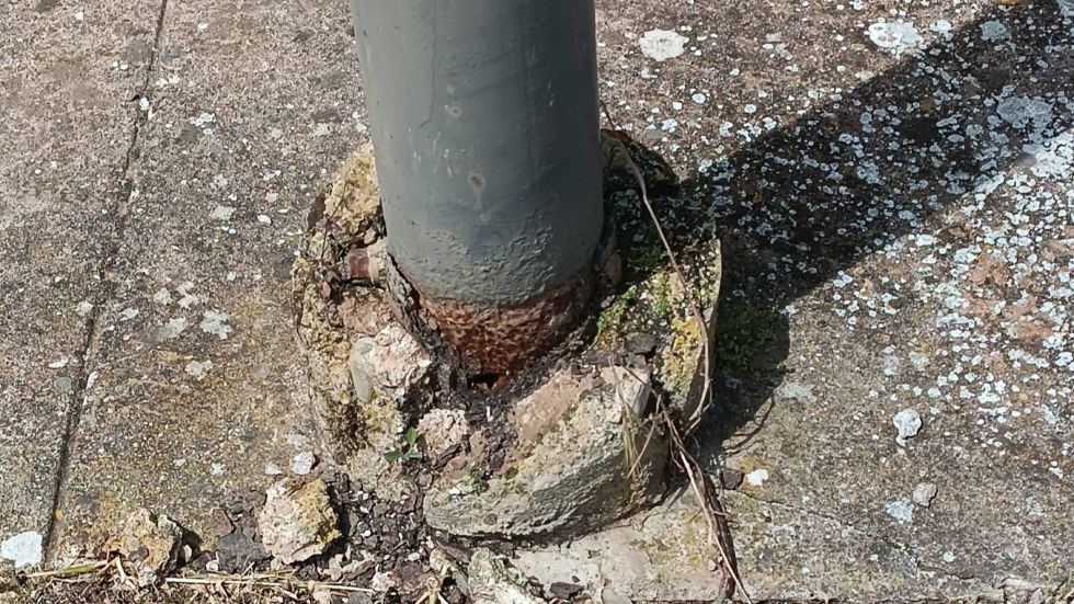 Leggi la notizia Pali dell’illuminazione ammalorati in via Chiesazza Sperone